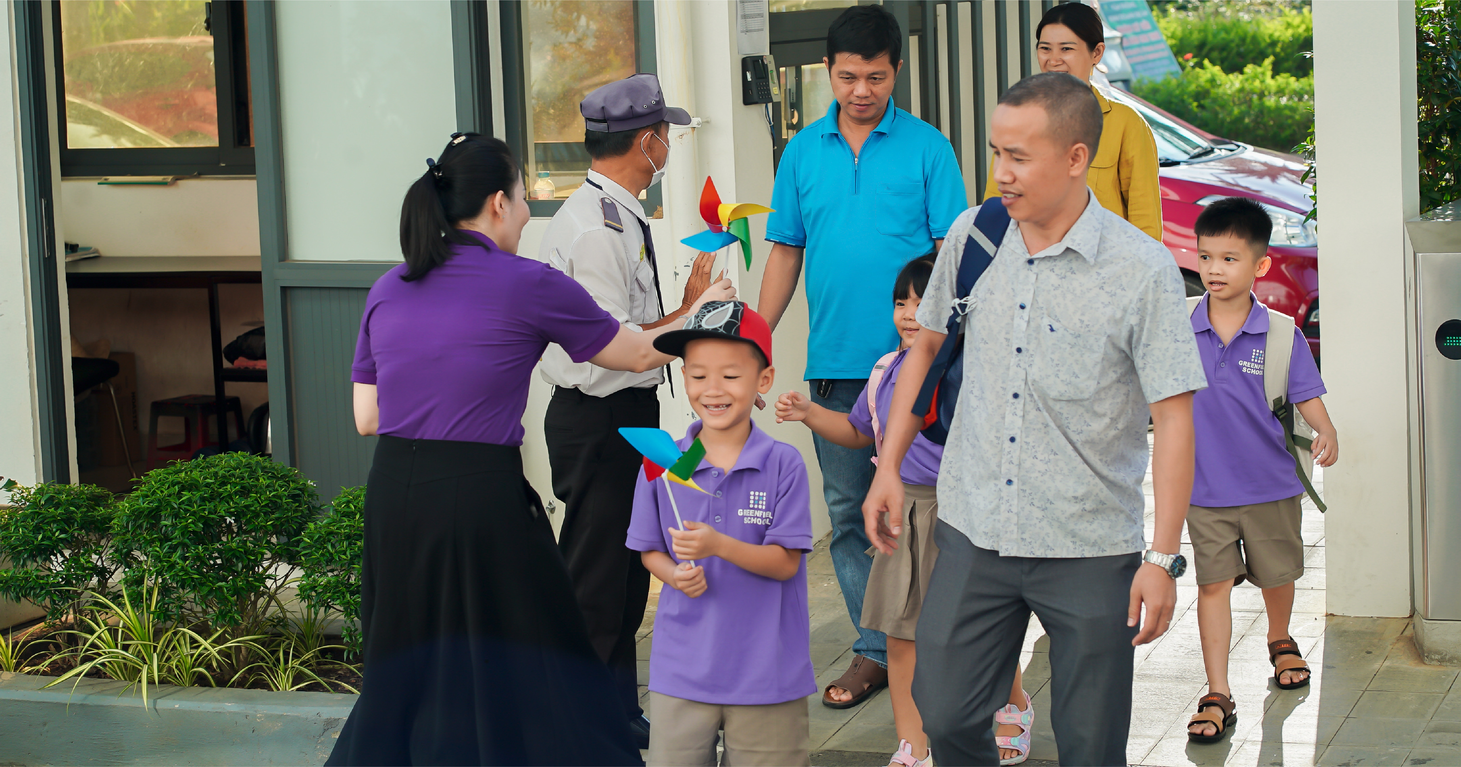 Học sinh Greenfield School hào hứng ngày trở lại trường