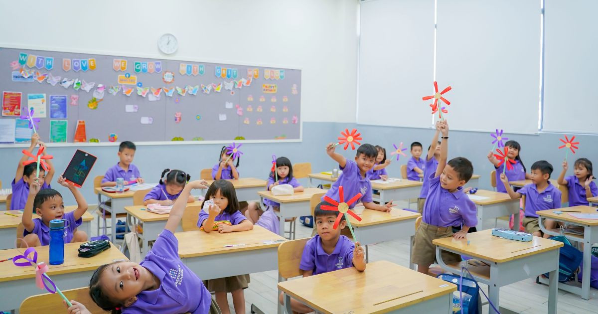 Học sinh GFS gửi lời yêu thương tới những người phụ nữ tuyệt vời cùng chuỗi hoạt động "Hoa nở từ trái tim"