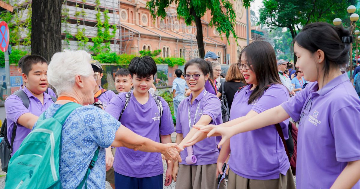 Học sinh khối THCS khám phá và thể hiện hiểu biết về Thành phố Hồ Chí Minh