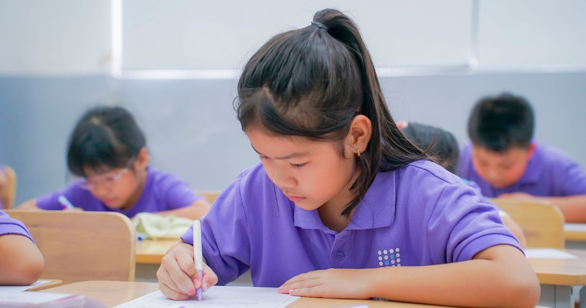 Cuộc thi "Nét bút tri ân": Một con chữ nắn nót, một lời cảm ơn thầy cô được gửi gắm