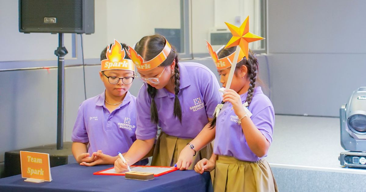 Bucky's English Show 2025: Quán quân Bảng A gọi tên "Spark"