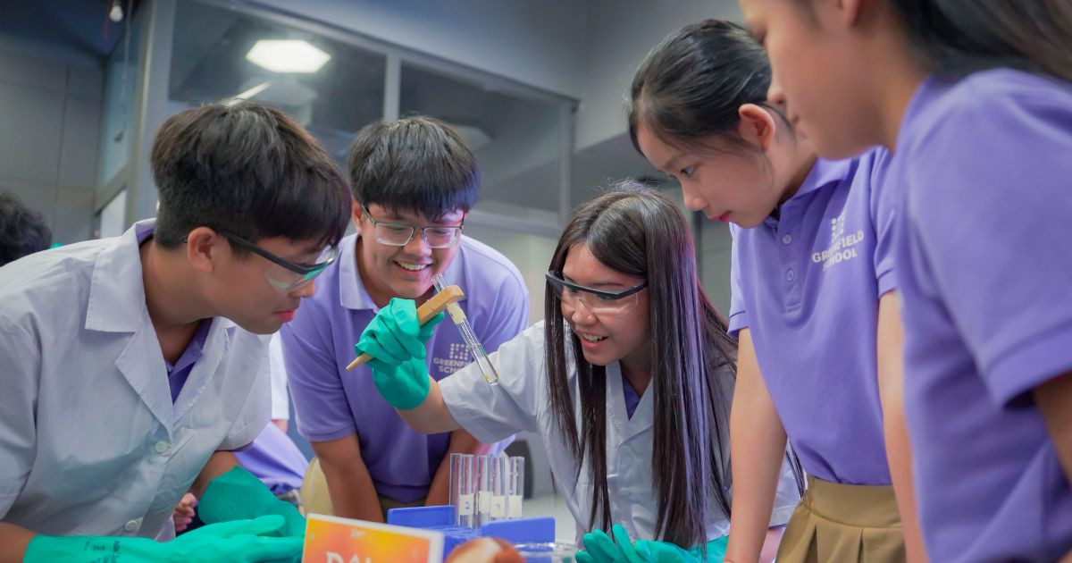 Học sinh Khối Trung học tỏa sáng tại đấu trường khoa học "Science Flame"