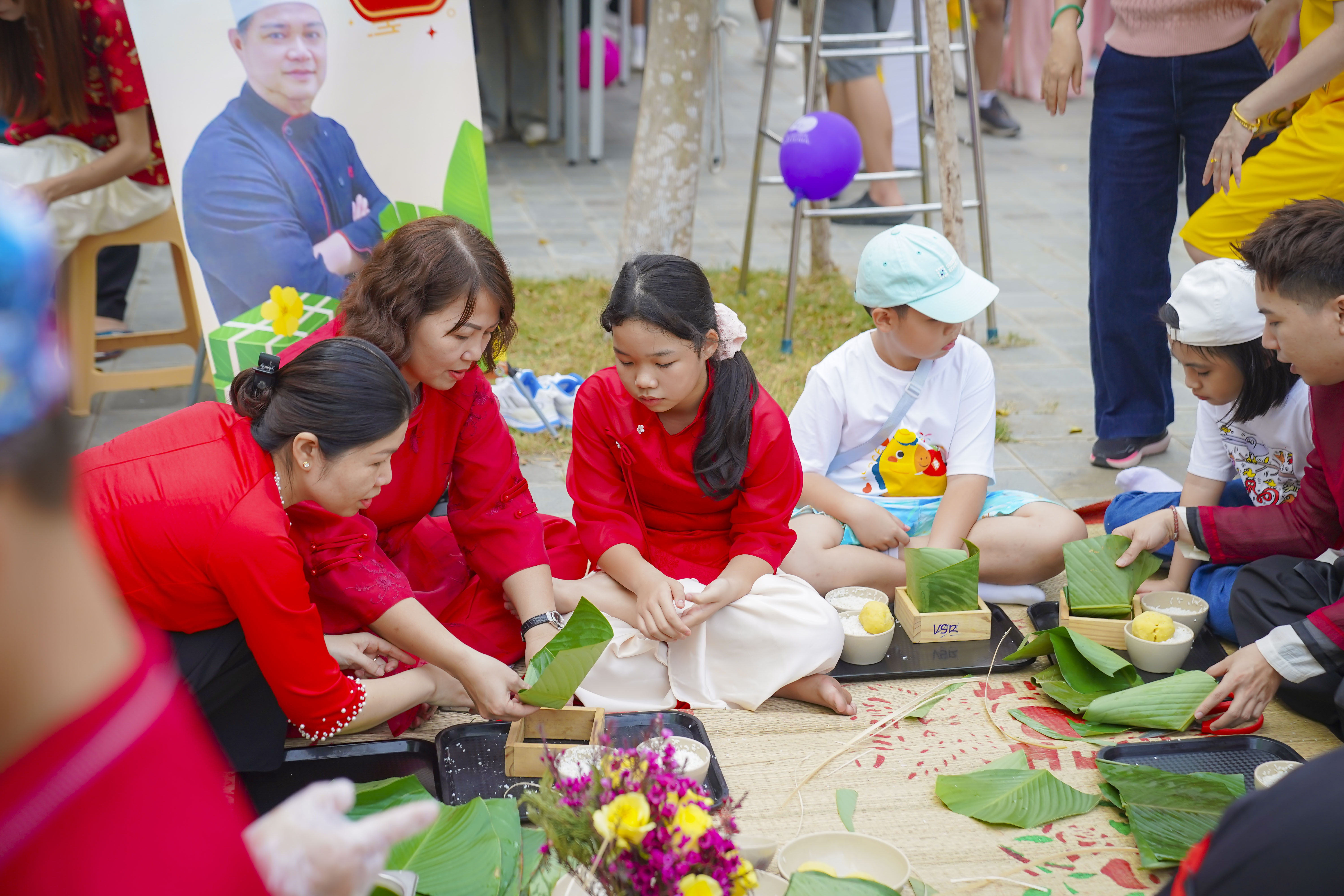 Những khoảnh khắc đón xuân tuyệt đẹp tại Hội chợ Tết Nhân Ái 2026